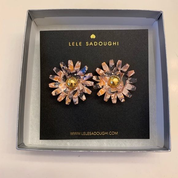 Lele Sadoughi Daisy Button Stud Earrings - Picture 4 of 6